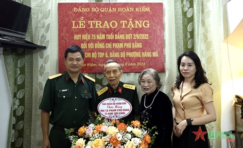 Nhà báo Phạm Phú Bằng: Người bộ hành lặng lẽ